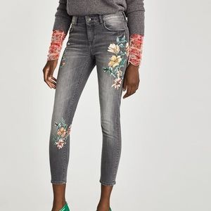 Grey jeans with flower print
